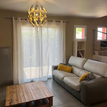 Ferienhaus Recente Avec Piscine Hors Sol Proche Rempart
